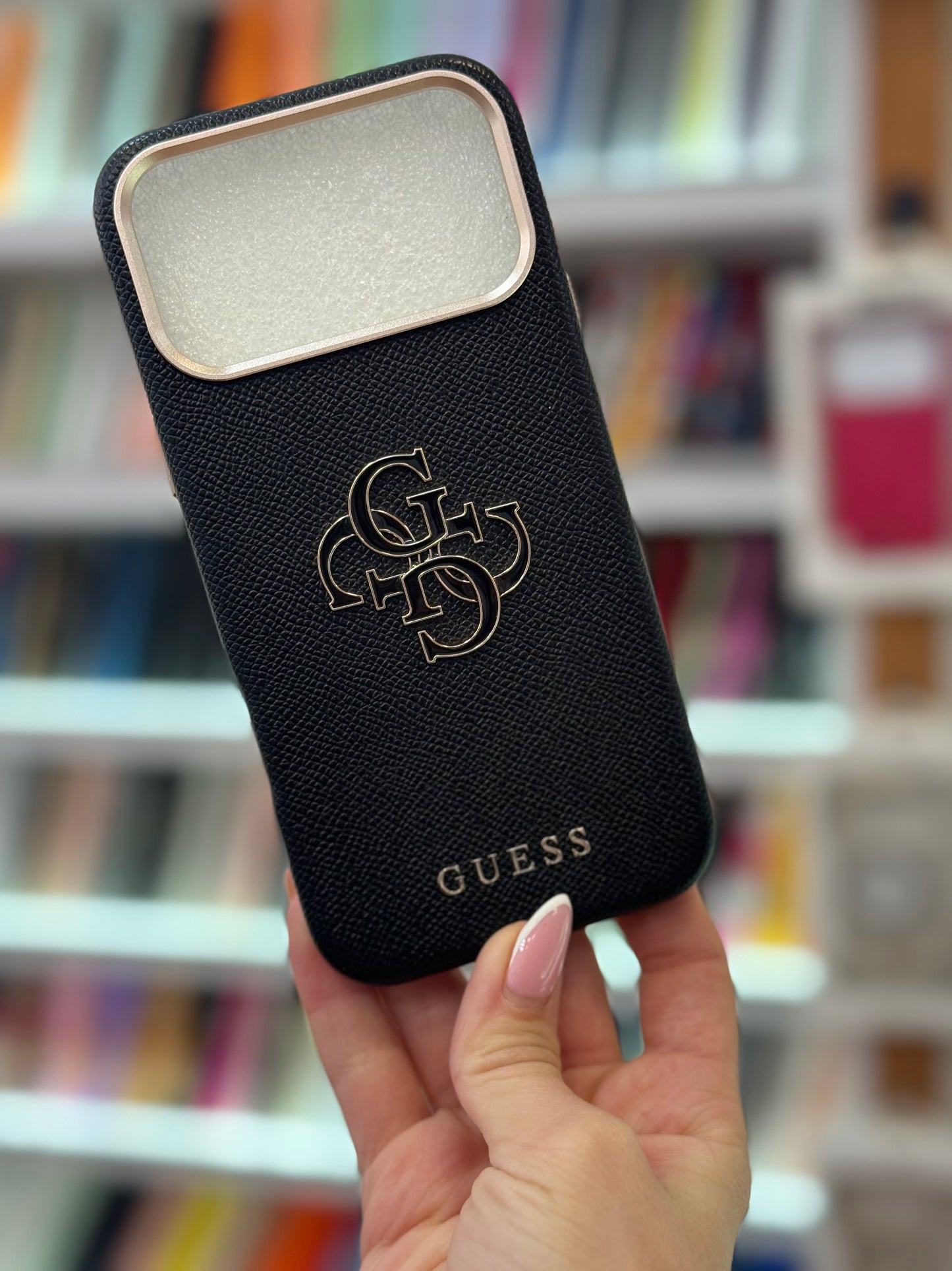 Guess Metal Logo Кейс - iPhone 17 Pro Max