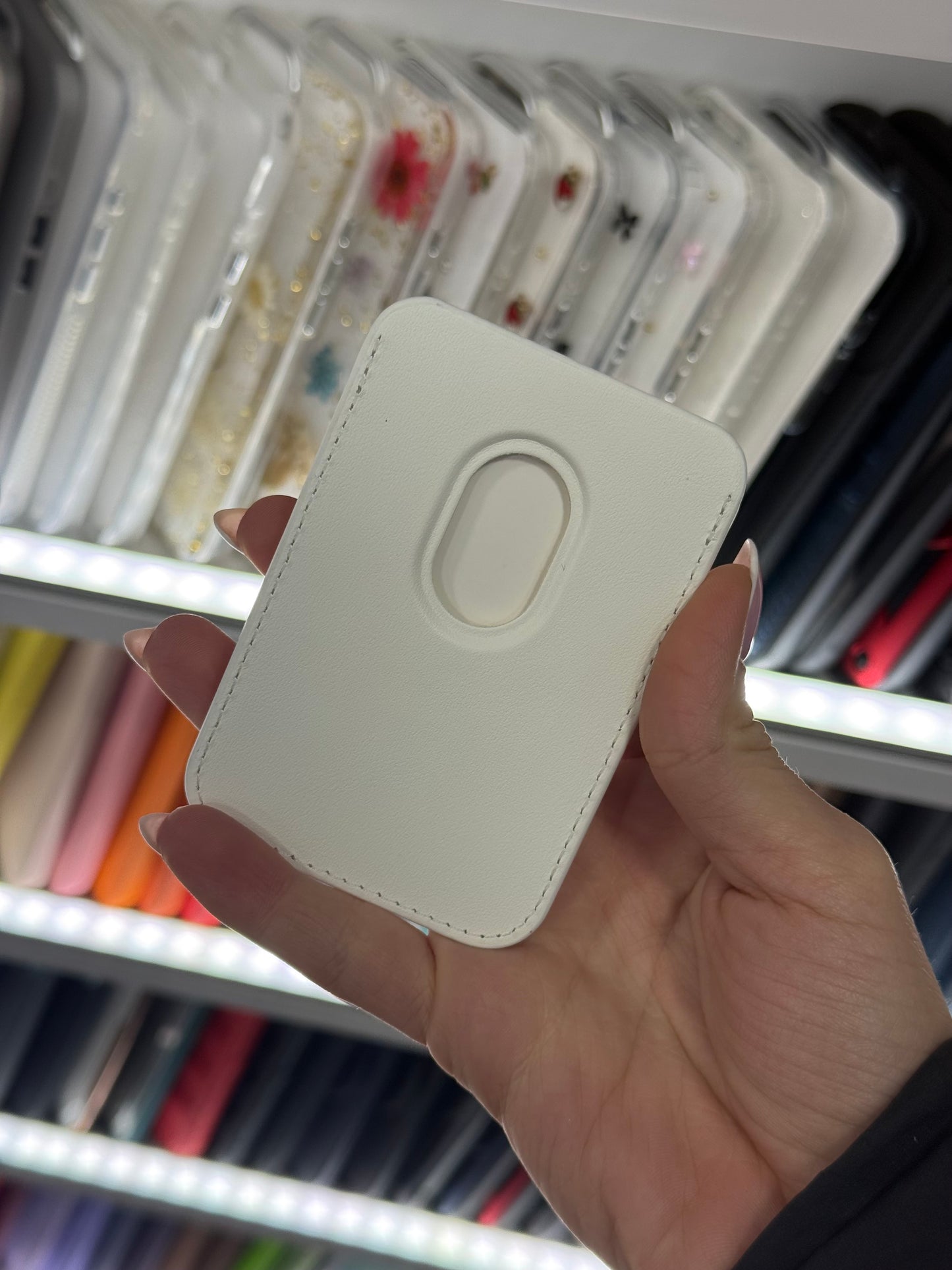 MagSafe картодържател с камъни