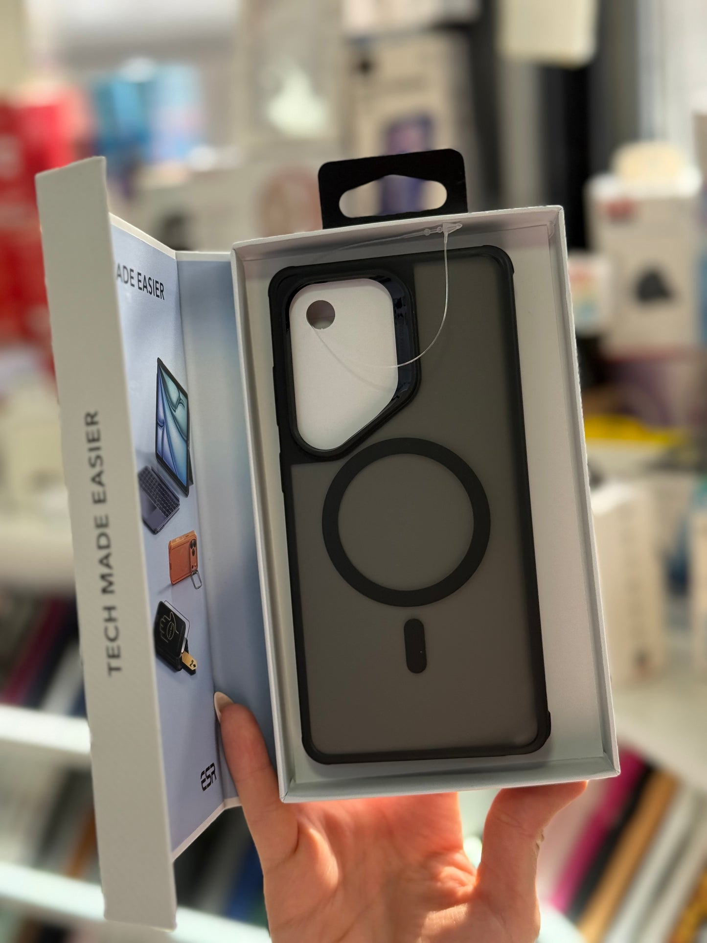 ESR Hybrid Magnetic Case