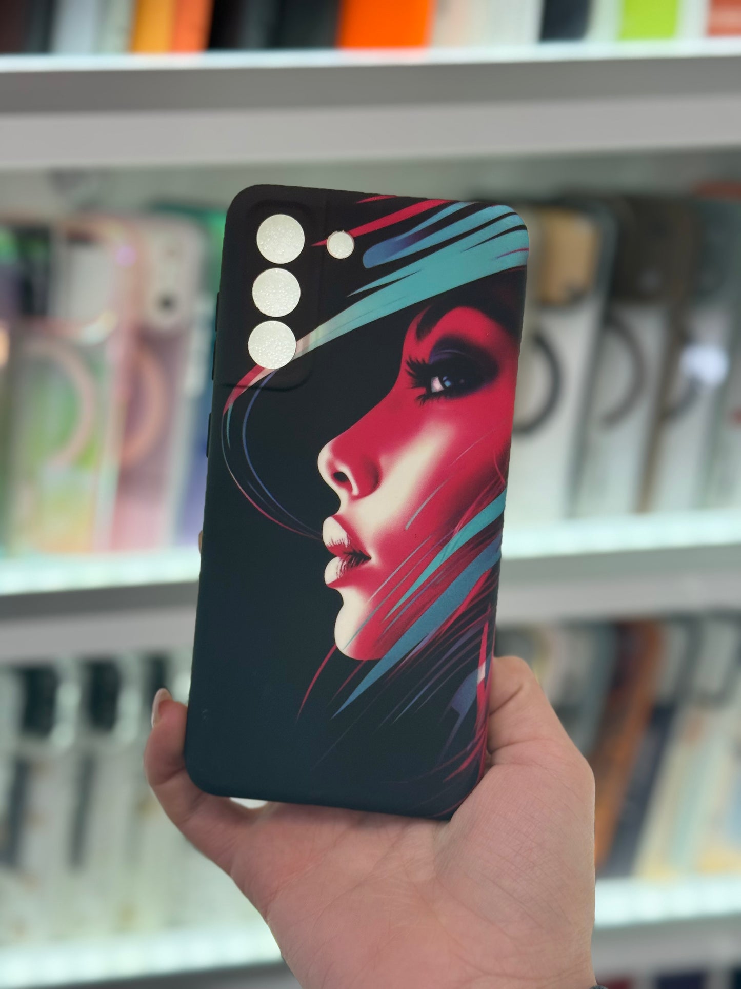 Neon Muse Кейс