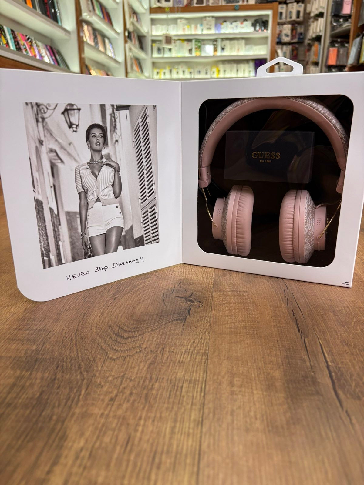 GUESS bluetooth слушалки с метално лого